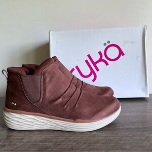 Ryka NEW Women's BananaBred Pull On Waterproof Boot Size 8 #B1667